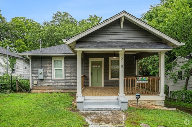Building Photo - 4 Bedroom 3 Bath w/ Full Studio Basement Rental