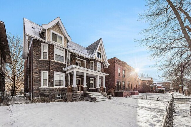 Photo - 214 E Philadelphia St Unidad 4