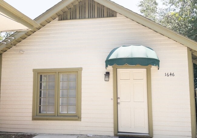Building Photo - 1646 E Del Mar Blvd Rental