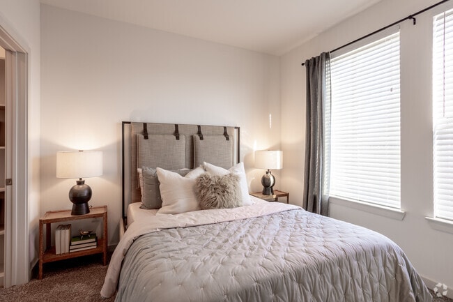 2BR, 2BA - 1104SF