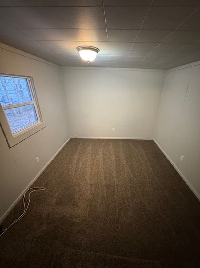 Photo - 4917 Webster St