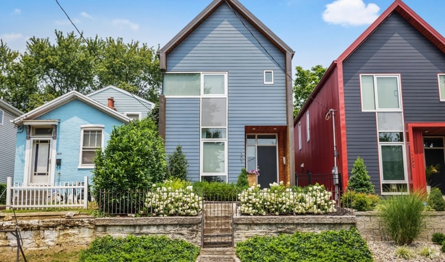 Building Photo - Modern 3 Bed 3 Bath Highlands Home