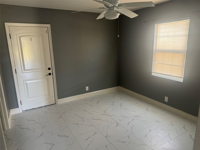 Photo - 1107 E 40th 1/2 St