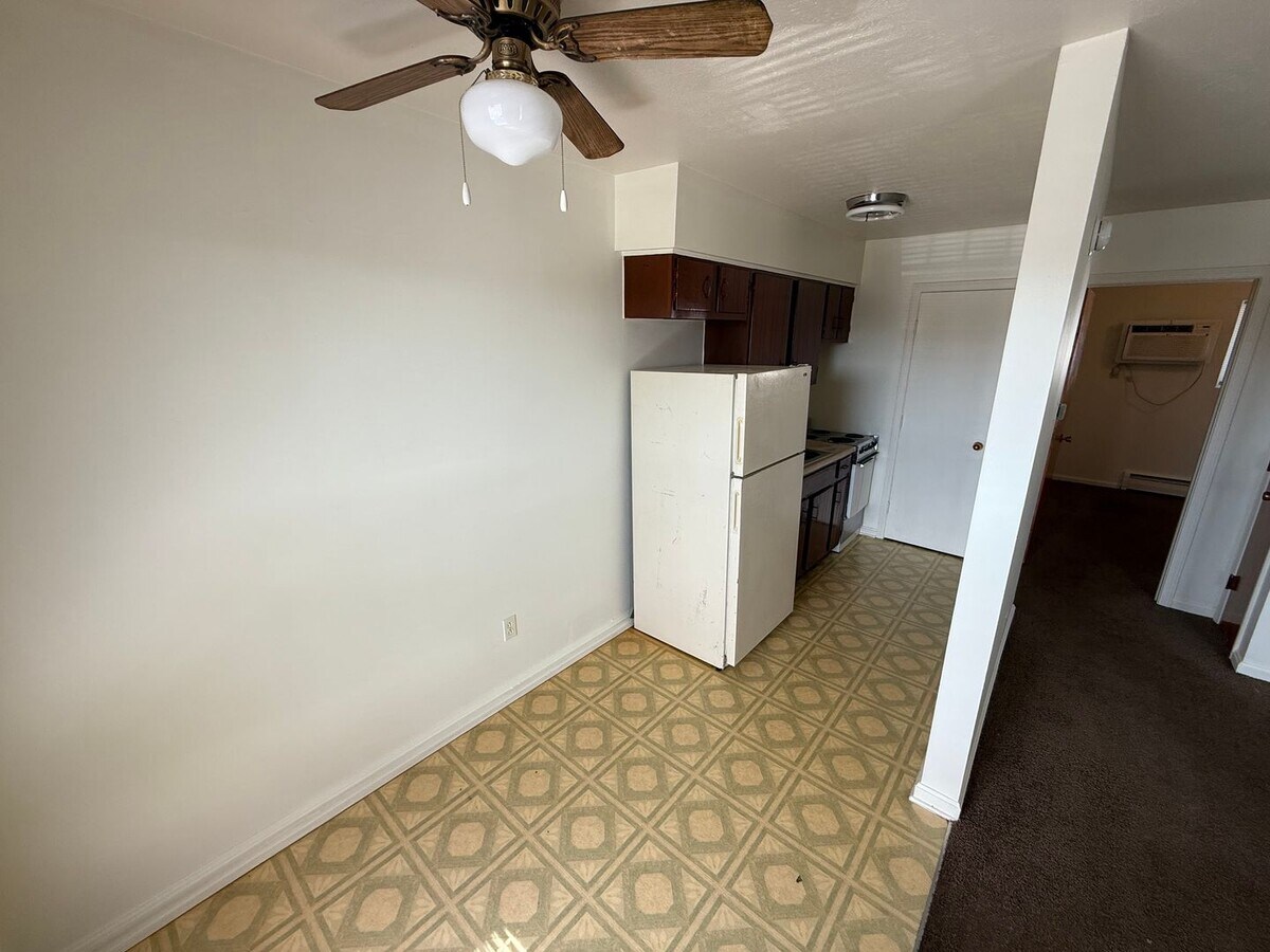 Photo - UTILITES INCLUDED! Discover Convenience in a Prime Location in your 1 BR, 1BA Apartment! Unidad TO - 10