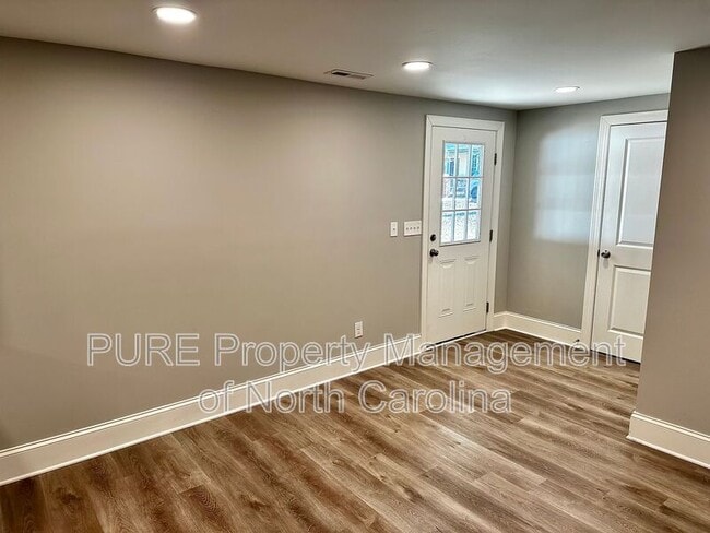 Photo - 708 Union St S