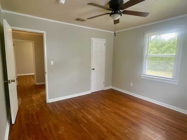 Photo - 2408 Giddens Dr