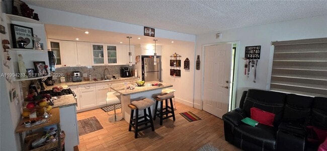 Building Photo - 70 NE 202nd Terrace Unit T26