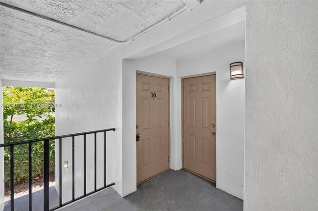 Photo - 151 SE 6th Ave Unidad 16
