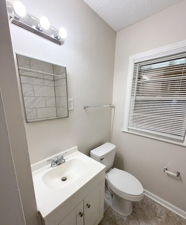 Photo - 1502 Rolling Hills Dr