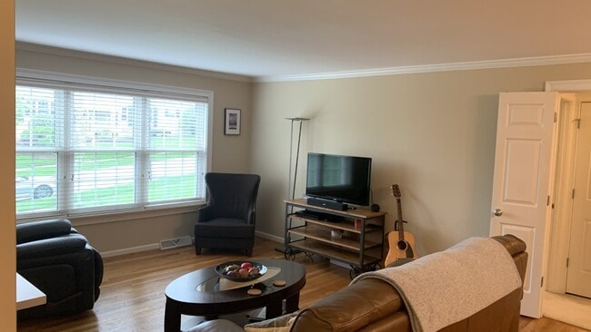 Photo - 3744 Ashworth Dr Unit B