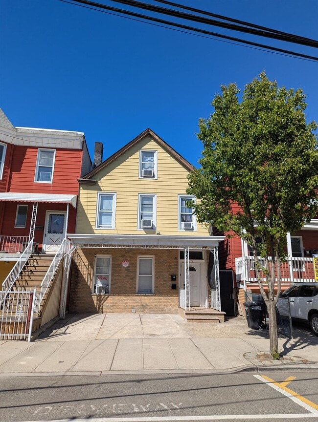 Building Photo - 412 11th St