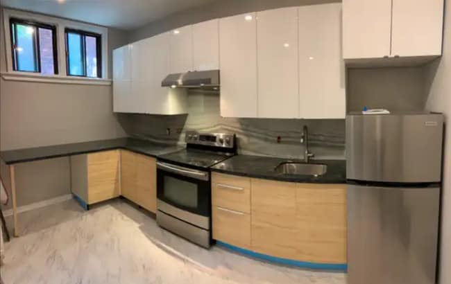 Building Photo - Must See 2 Bdrm at the Corner of Main and ... Unit 1