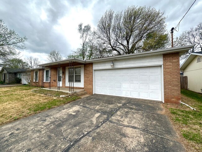 Photo - Welcome To Your Spacious Oasis!