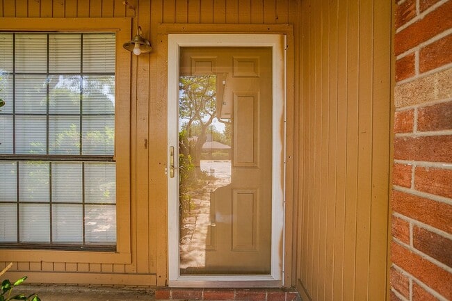 Photo - One Side of Duplex is Waiting for You- 2 Bed- 2 Bath- Lake Worth on Cul De Sac- 76135