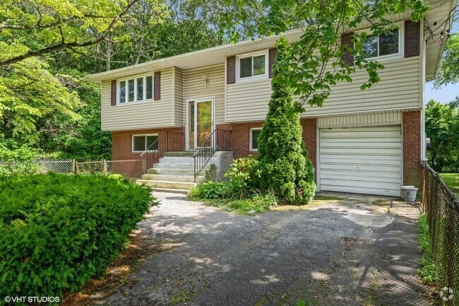 Building Photo - 472 Essex St Rental