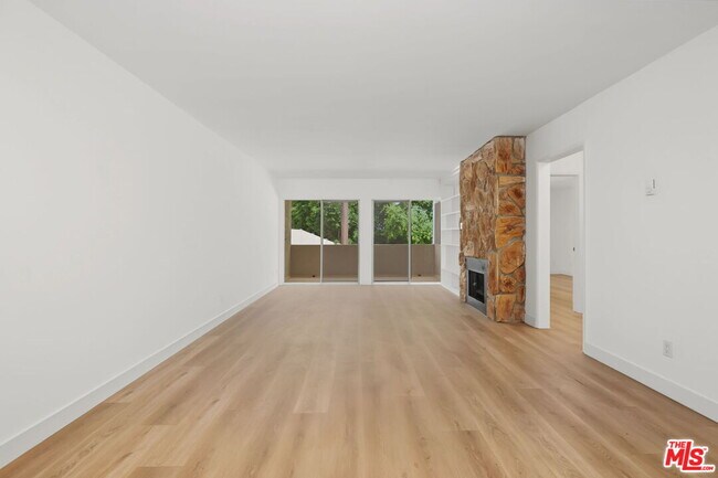 16169 Sunset Blvd Unit 203