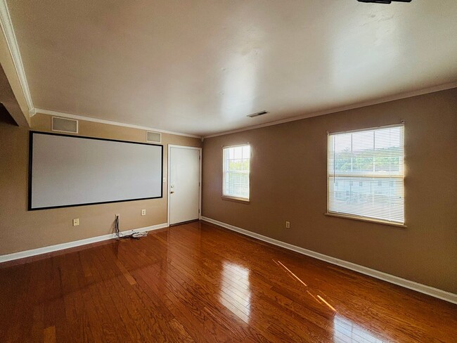 Photo - 307 Loudon Rd