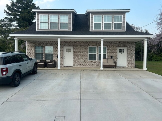 Building Photo - 2513 Bratton Street Unit B