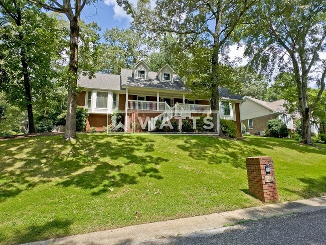 Building Photo - 4 Bedroom, 4.5 Bath Home in Heart of Hoover