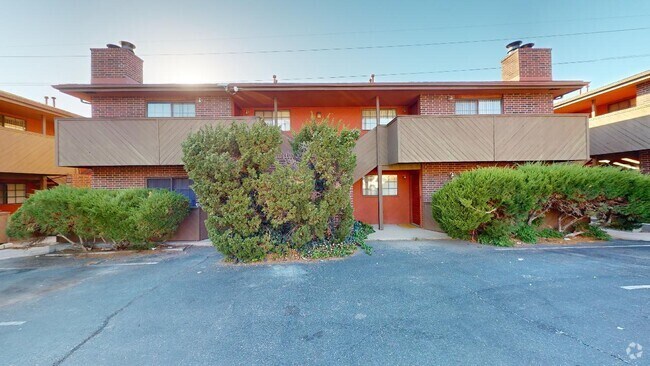 Building Photo - 1855 Girard Blvd NE Unit Apt 3