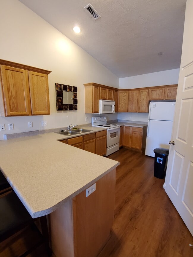 Photo - 1931 N Canyon Rd Unit Timpanogos Gateway #316.Private room contract