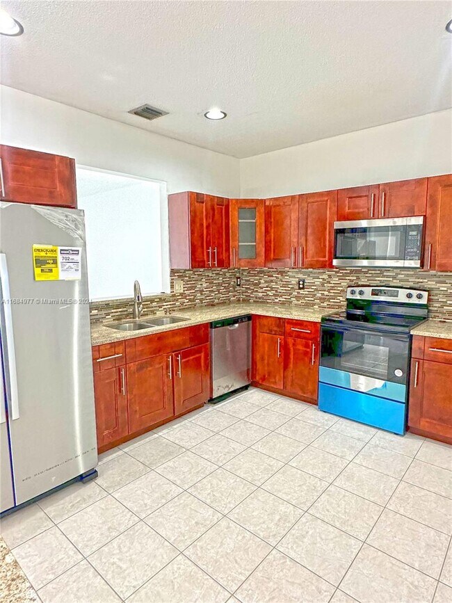 5541 NW 90th Ter