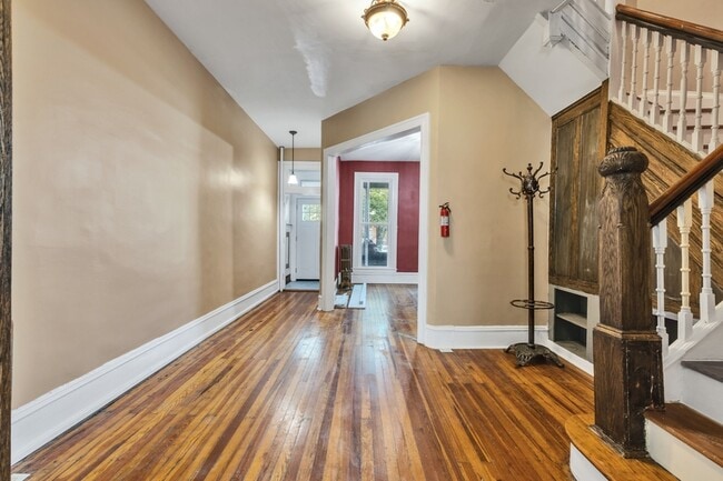 Photo - 313 E 25th St