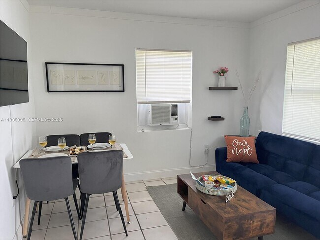 Photo - 1040 SW 28th St Unit 2