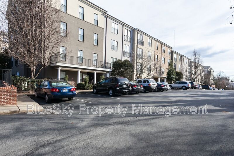 Photo - 770 3D Walker Square