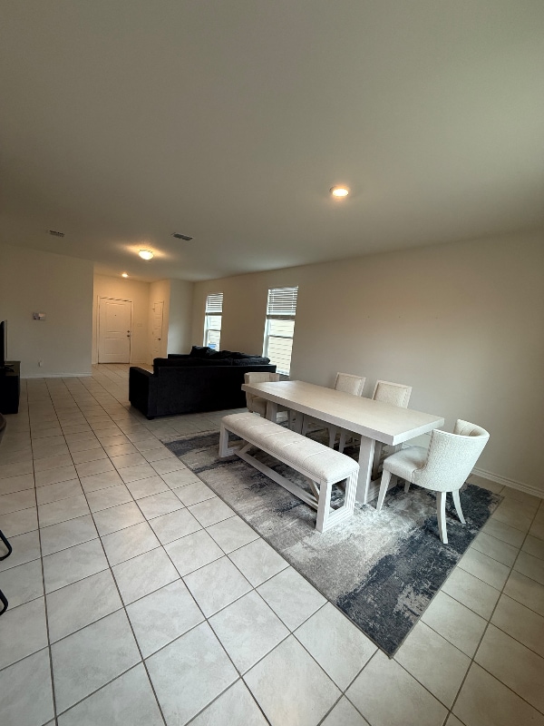 Photo - 409 Dakota Crk