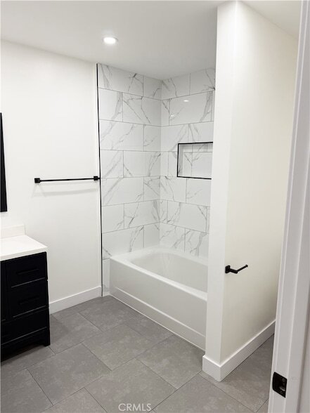 Photo - 17000 Burbank Blvd Unidad 305