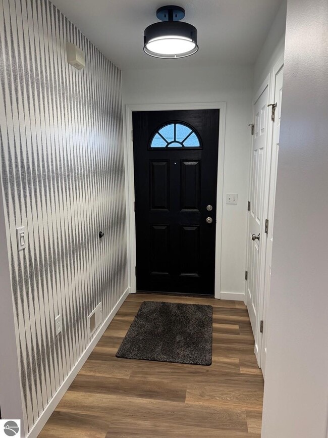 Photo - 1495 Newport St