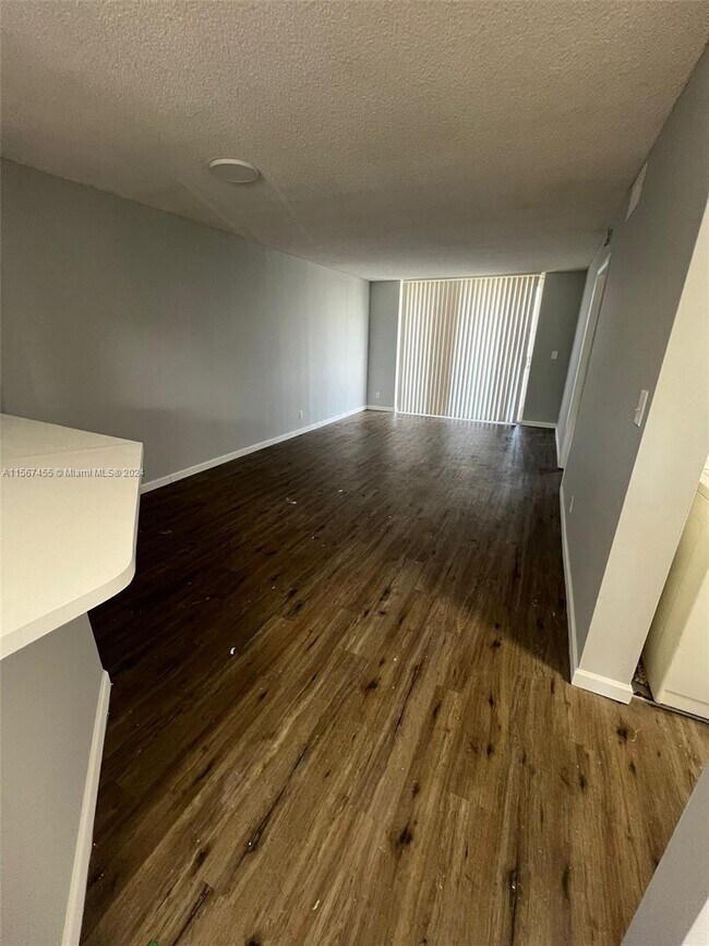 Photo - 8710 N Sherman Cir Unit 202