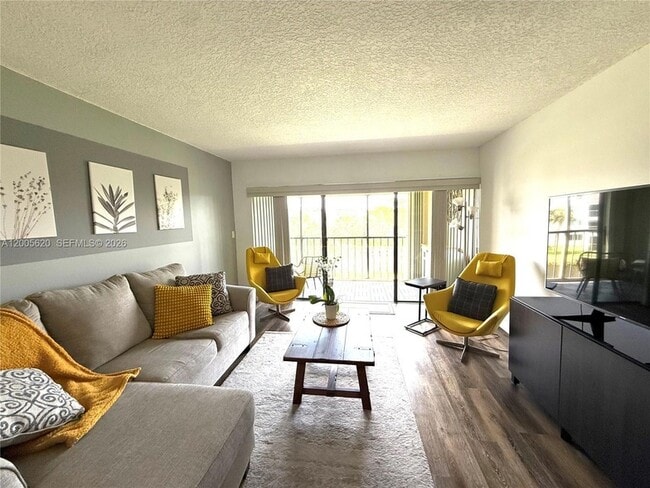 Building Photo - 230 Lakeview Dr Unit 307