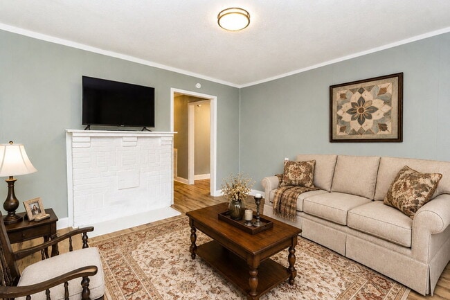 Photo - 114 1st St