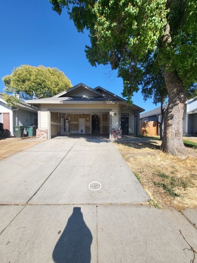 Building Photo - Great Location! 3BD and 2BA Rental