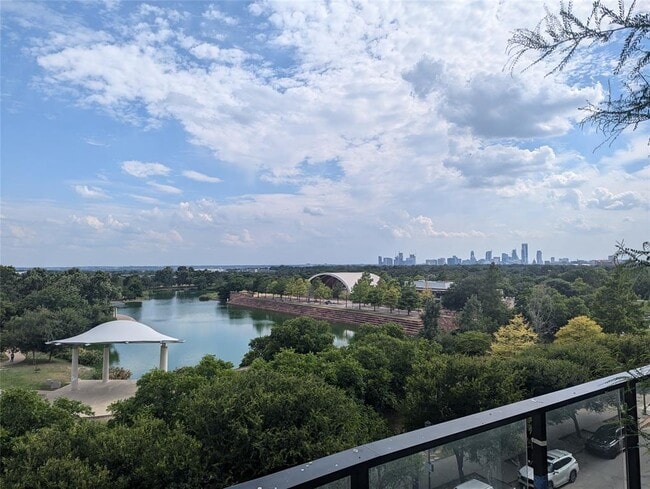 Photo - 1701 Simond Ave Unidad 216
