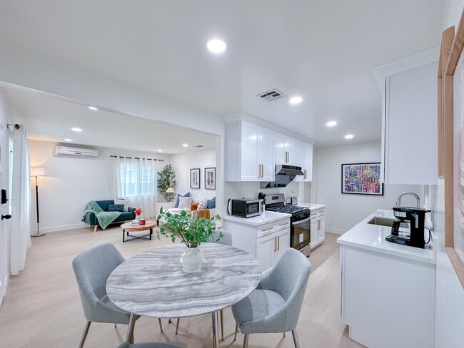 18448 La Guardia St