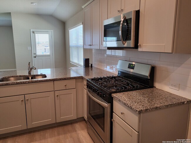 Photo - 2814 Calandra Lark