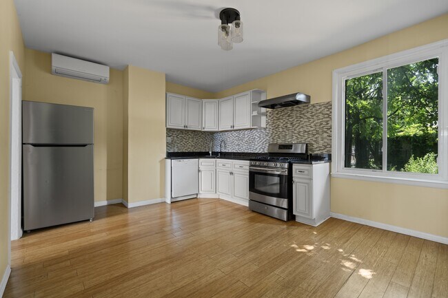 Photo - 6 Rademan Pl