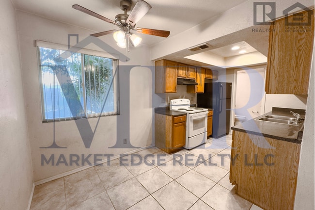 Photo - 2Bed/1.5Bath Ground Floor Townhouse at Glendale Ave/27th Ave! Ready for Immediate Move-In! -- GAR...