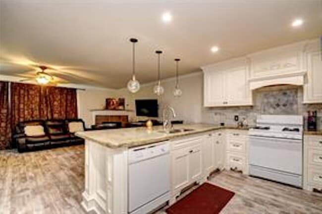 Photo - 9997 Hyacinth Way