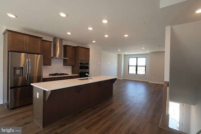 Building Photo - 5014 Henry King Wy