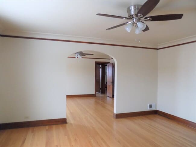 Photo - 328 Green Bay Rd