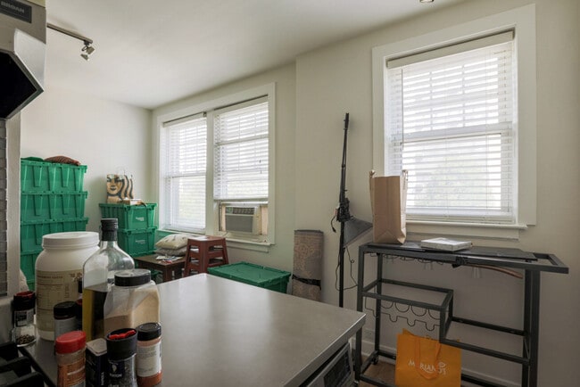 Photo - 511 W Belmont Ave Unit 23