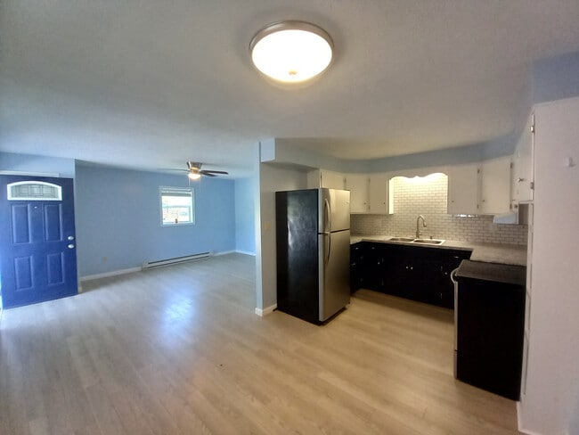 Photo - 660 Capon St