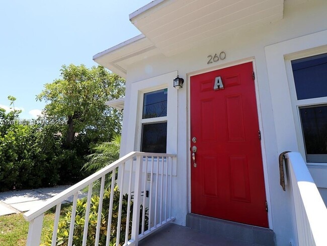 Building Photo - 260 NW 40th St Unit A