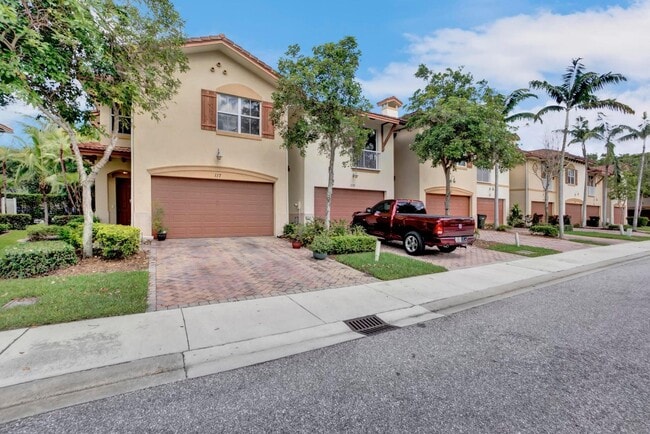 Photo - 117 E Prive Cir