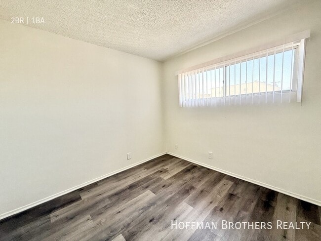 Photo - 7919 S Hoover St Unidad 9