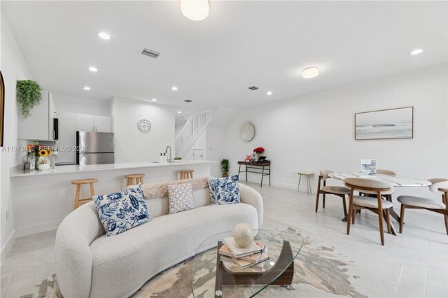 Photo - 355 NW 30th Ave